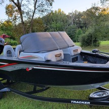 Tracker Targa V-18 WT