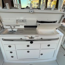 Boston Whaler 350 Outrage