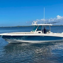 Boston Whaler 350 Outrage