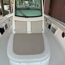 Boston Whaler 350 Outrage