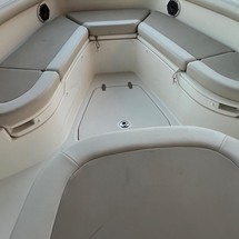 Boston Whaler 350 Outrage