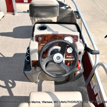 Sun Tracker Bass Buggy 18 DLX