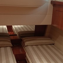 Cayman 43