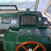Cayman 43
