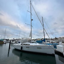 Beneteau Oceanis 38