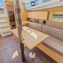 Beneteau Oceanis 38