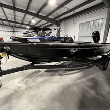 Lund Boats 1875 Pro-V Bass