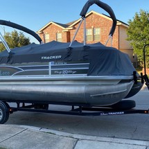 Sun Tracker Party Barge 20 DLX