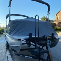 Sun Tracker Party Barge 20 DLX