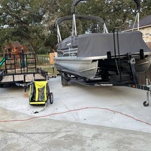 Sun Tracker Party Barge 20 DLX