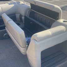 Sun Tracker Fishin Barge 20 DLX