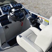 Sunchaser Boats Geneva Cruise 22 LR DH