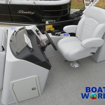 Premier Pontoons Navigator 220