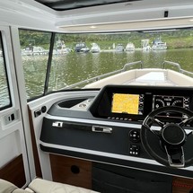 Axopar 28 Cabin