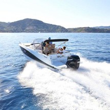 Quicksilver Activ 755 Sundeck