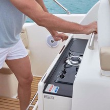 Quicksilver Activ 875 Sundeck