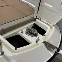 Quicksilver Activ 755 Sundeck