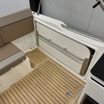 Quicksilver Activ 755 Sundeck