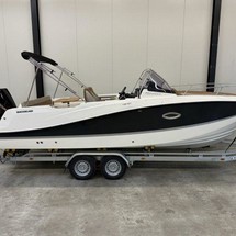 Quicksilver Activ 755 Sundeck