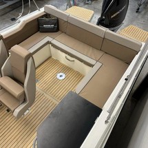 Quicksilver Activ 755 Sundeck