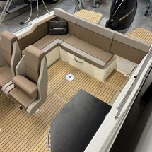 Quicksilver Activ 755 Sundeck