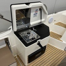 Quicksilver Activ 755 Sundeck