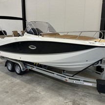 Quicksilver Activ 755 Sundeck
