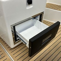 Quicksilver Activ 755 Sundeck