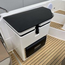 Quicksilver Activ 755 Sundeck