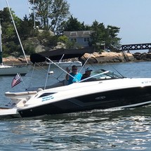 Sea Ray 220 Sundeck
