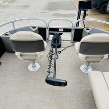 Sun Tracker Fishin Barge 20 DLX