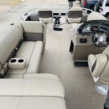 Sun Tracker Fishin Barge 20 DLX