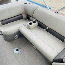 Sun Tracker Fishin Barge 20 DLX