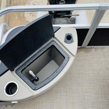 Sun Tracker Fishin Barge 20 DLX