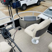 Sun Tracker Fishin Barge 20 DLX