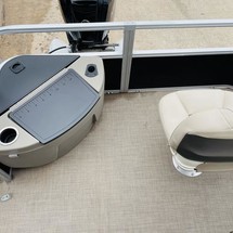 Sun Tracker Fishin Barge 20 DLX