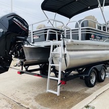 Sun Tracker Fishin Barge 20 DLX