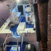 Glacier bay isle runner blue hull 2670