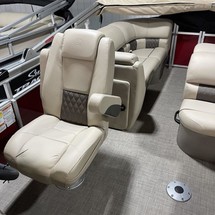 Sun Tracker Party Barge 22 DLX