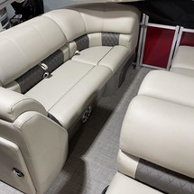 Sun Tracker Party Barge 22 DLX
