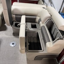 Sun Tracker Party Barge 22 DLX