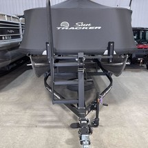 Sun Tracker Party Barge 22 DLX