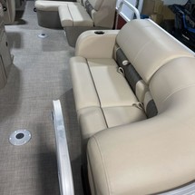 Sun Tracker Party Barge 22 DLX