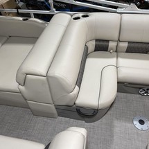 Sun Tracker Party Barge 22 DLX