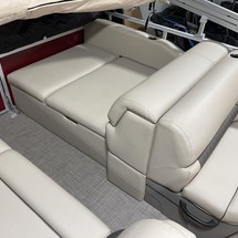 Sun Tracker Party Barge 22 DLX