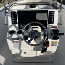 Robalo r180