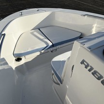 Robalo r180