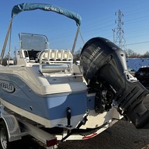 Robalo r180