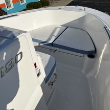 Robalo r180
