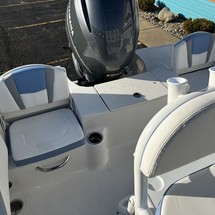Robalo r180